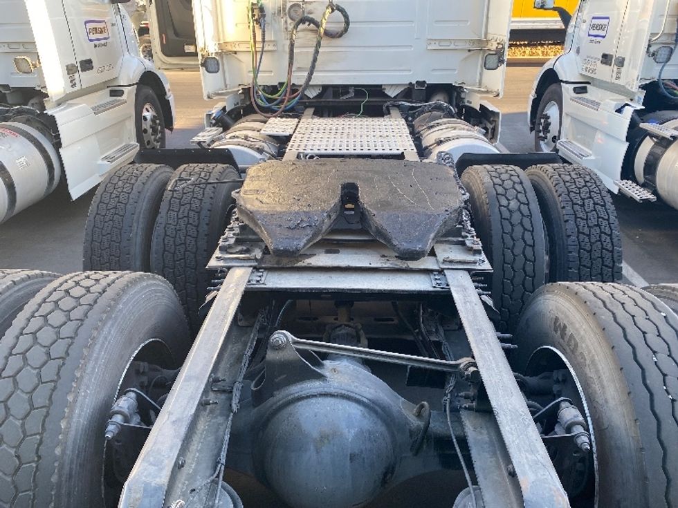 Day Cab Tractor-Heavy Duty Tractors-Volvo-2020-VNR64300-Fontana-CA-478,887\n\t\tmiles-$ 53,000 - Image 6