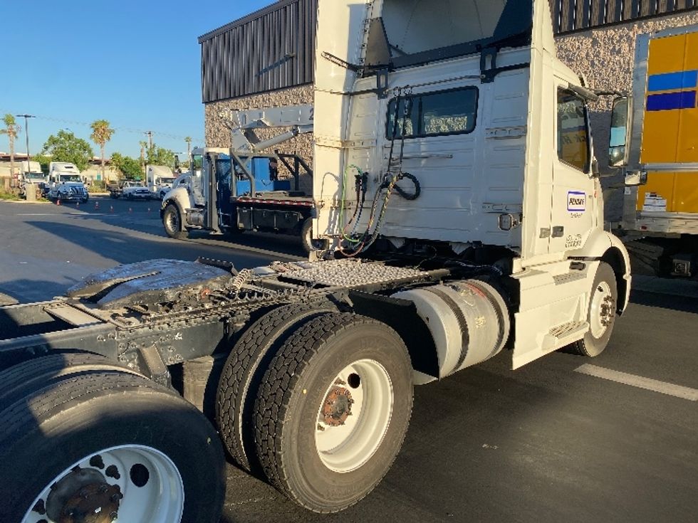 Day Cab Tractor-Heavy Duty Tractors-Volvo-2020-VNR64300-Fontana-CA-478,887\n\t\tmiles-$ 53,000 - Image 7