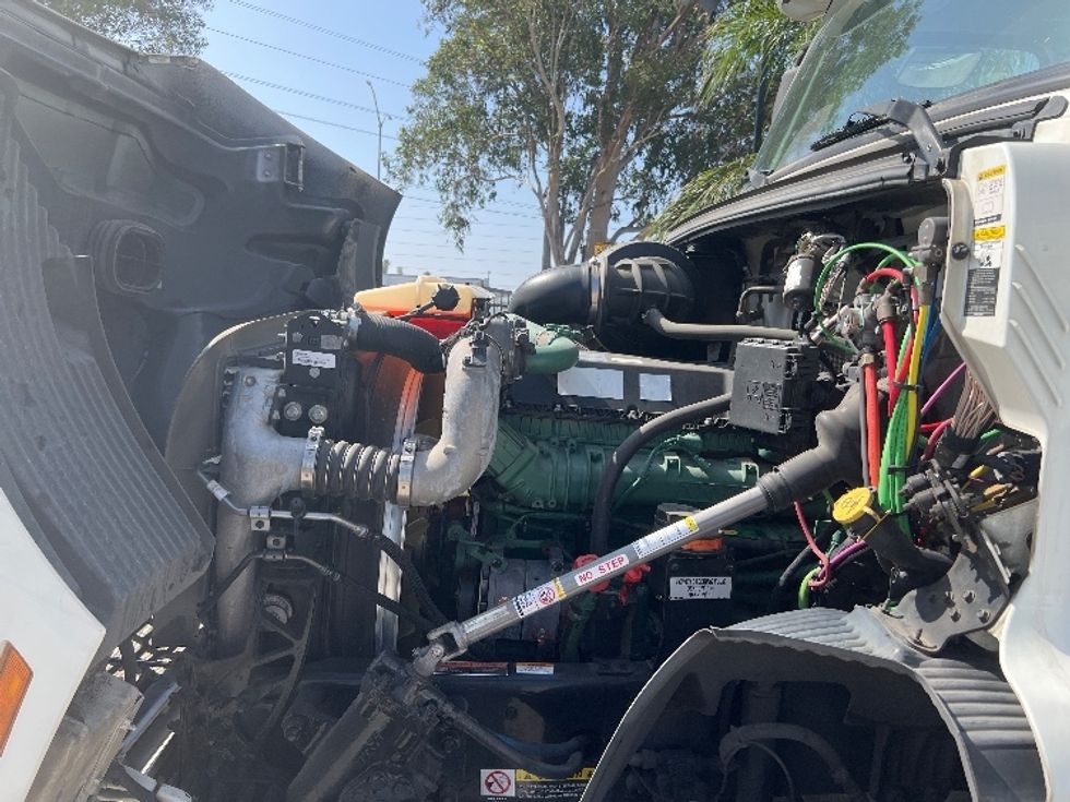 Day Cab Tractor-Heavy Duty Tractors-Volvo-2020-VNR64300-Fontana-CA-484,268\n\t\tmiles-$ 53,750 - Image 14