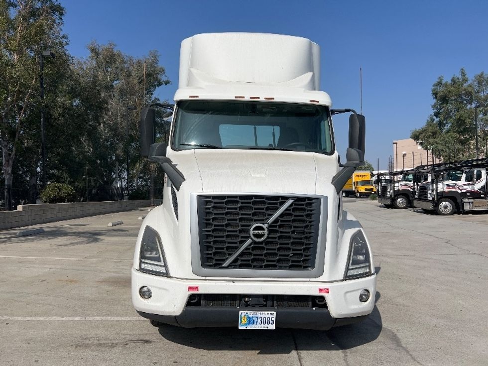 Day Cab Tractor-Heavy Duty Tractors-Volvo-2020-VNR64300-Fontana-CA-484,268\n\t\tmiles-$ 53,750 - Image 2