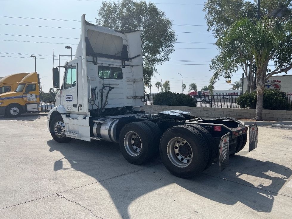 Day Cab Tractor-Heavy Duty Tractors-Volvo-2020-VNR64300-Fontana-CA-484,268\n\t\tmiles-$ 53,750 - Image 5