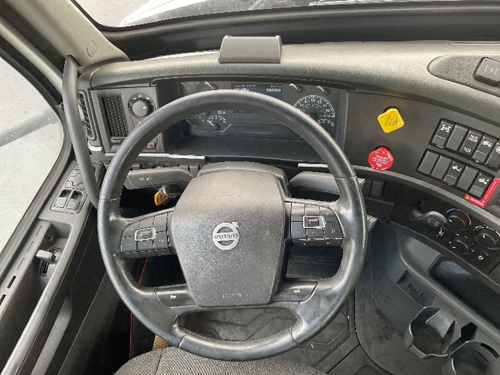 Day Cab Tractor-Heavy Duty Tractors-Volvo-2020-VNR64300-Fontana-CA-484,469\n\t\tmiles-$ 49,000 - Image 11