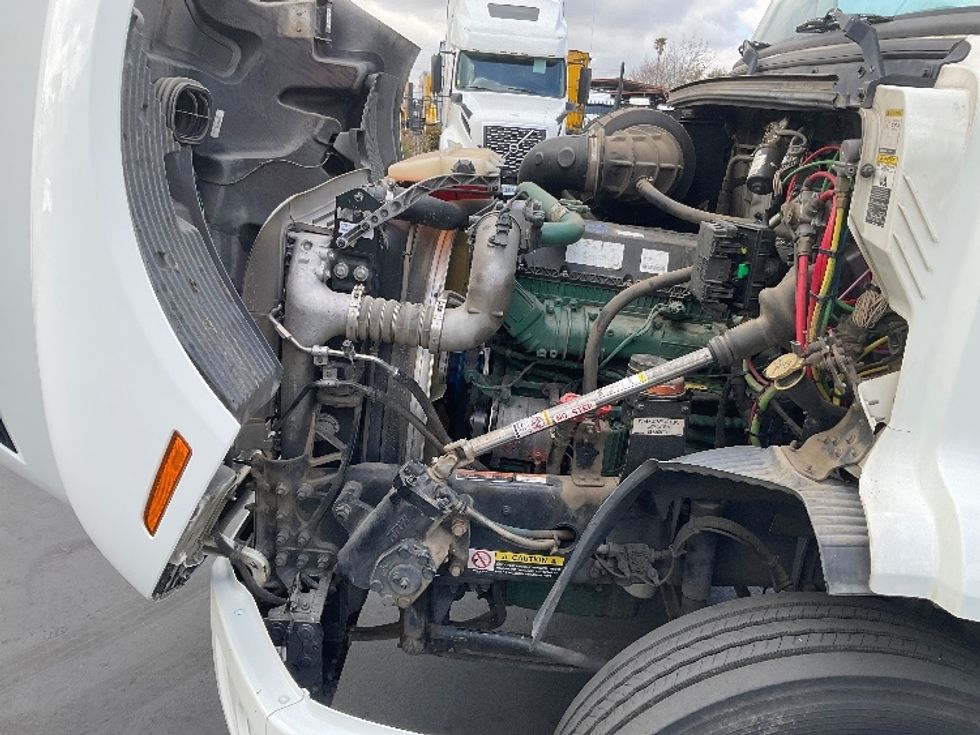 Day Cab Tractor-Heavy Duty Tractors-Volvo-2020-VNR64300-Fontana-CA-484,469\n\t\tmiles-$ 49,000 - Image 16