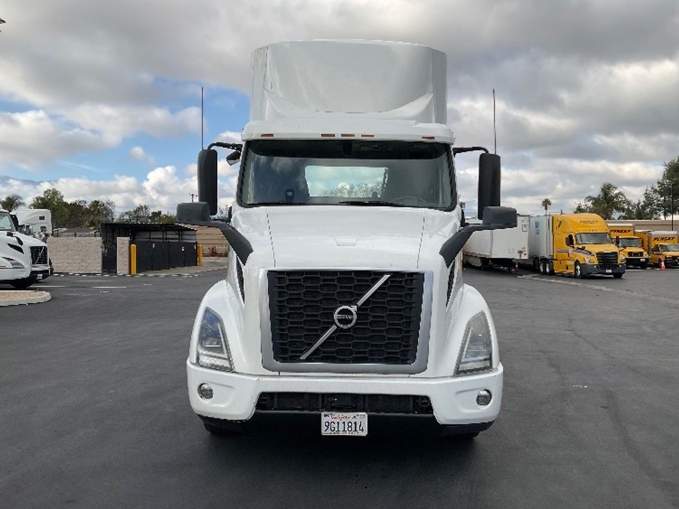 Day Cab Tractor-Heavy Duty Tractors-Volvo-2020-VNR64300-Fontana-CA-488,527\n\t\tmiles-$ 43,250 - Image 2
