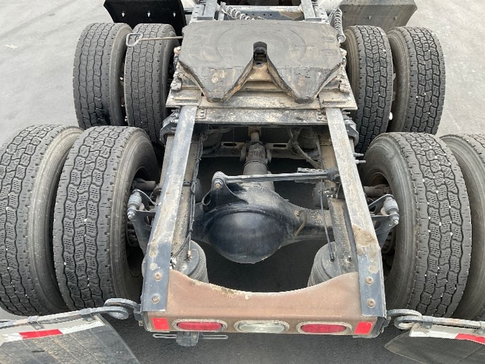 Day Cab Tractor-Heavy Duty Tractors-Volvo-2020-VNR64300-Fontana-CA-488,527\n\t\tmiles-$ 43,250 - Image 6