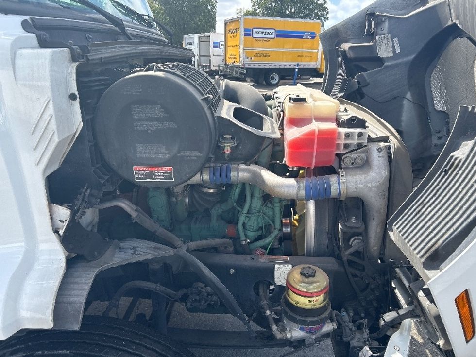 Day Cab Tractor-Heavy Duty Tractors-Volvo-2020-VNR64300-Fontana-CA-499,123\n\t\tmiles-$ 39,750 - Image 15