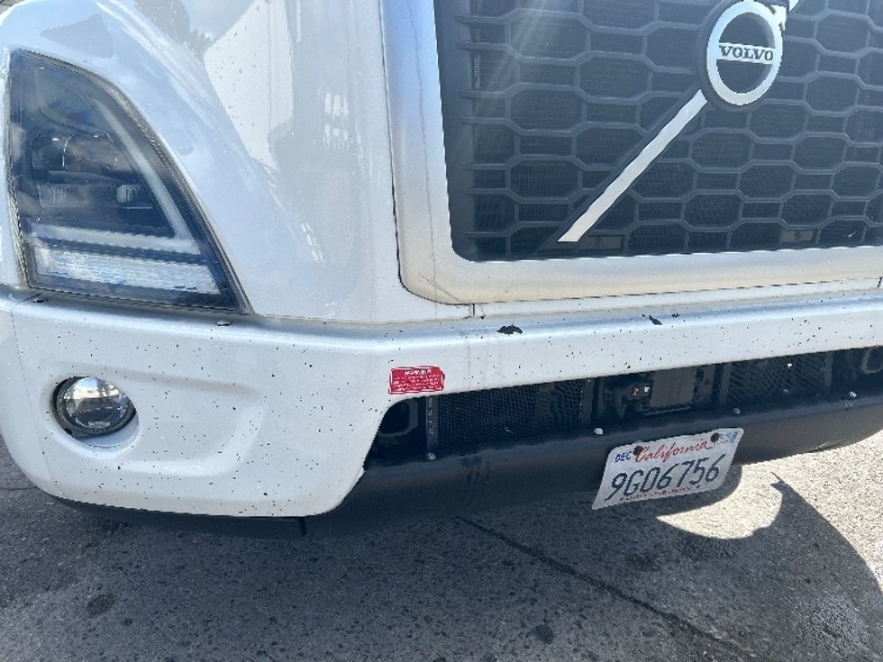 Day Cab Tractor-Heavy Duty Tractors-Volvo-2020-VNR64300-Fontana-CA-499,123\n\t\tmiles-$ 39,750 - Image 17