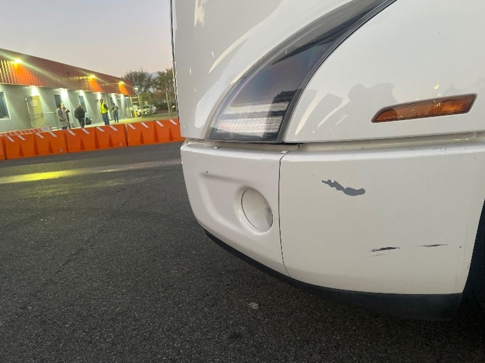 Day Cab Tractor-Heavy Duty Tractors-Volvo-2020-VNR64300-Fontana-CA-502,996\n\t\tmiles-$ 50,500 - Image 20