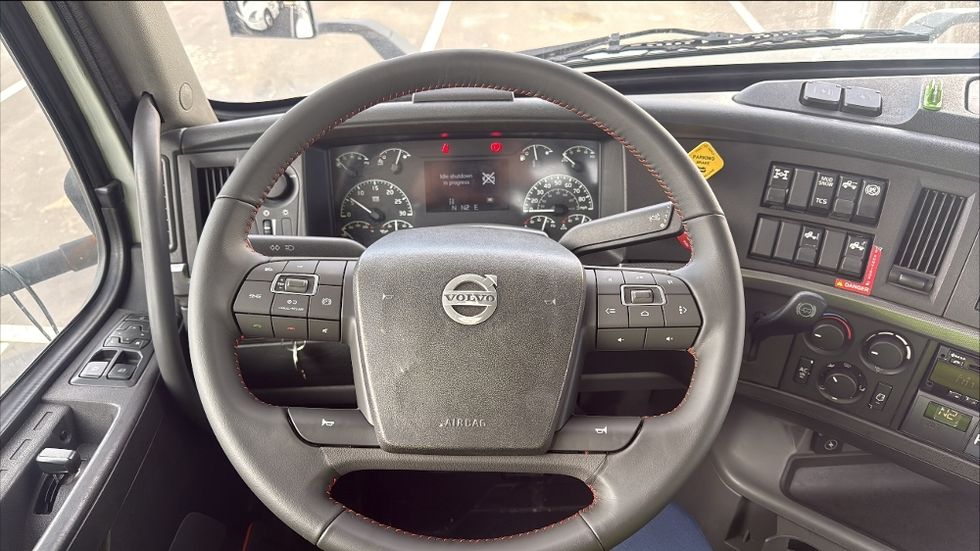 Day Cab Tractor-Heavy Duty Tractors-Volvo-2020-VNR64300-Fontana-CA-515,728\n\t\tmiles-$ 39,000 - Image 10