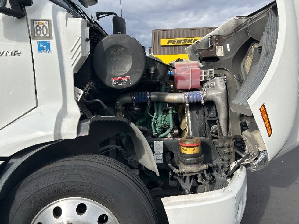 Day Cab Tractor-Heavy Duty Tractors-Volvo-2020-VNR64300-Fontana-CA-515,728\n\t\tmiles-$ 39,000 - Image 14