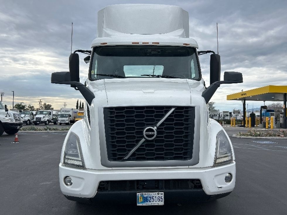 Day Cab Tractor-Heavy Duty Tractors-Volvo-2020-VNR64300-Fontana-CA-515,728\n\t\tmiles-$ 39,000 - Image 2