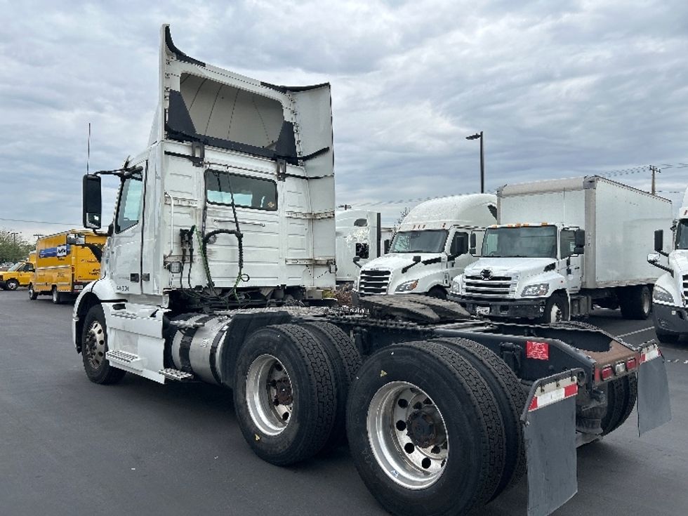 Day Cab Tractor-Heavy Duty Tractors-Volvo-2020-VNR64300-Fontana-CA-515,728\n\t\tmiles-$ 39,000 - Image 5
