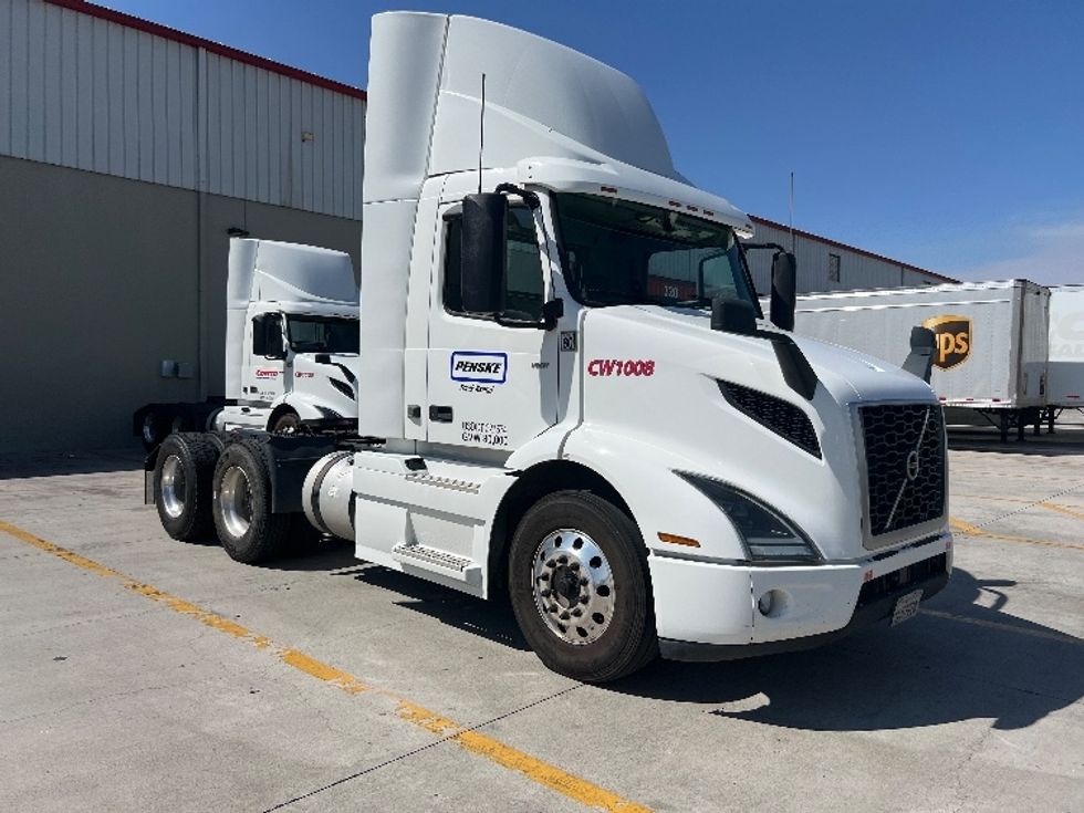 Day Cab Tractor-Heavy Duty Tractors-Volvo-2020-VNR64300-Fontana-CA-520,672\n\t\tmiles-$ 50,000 - Image 1