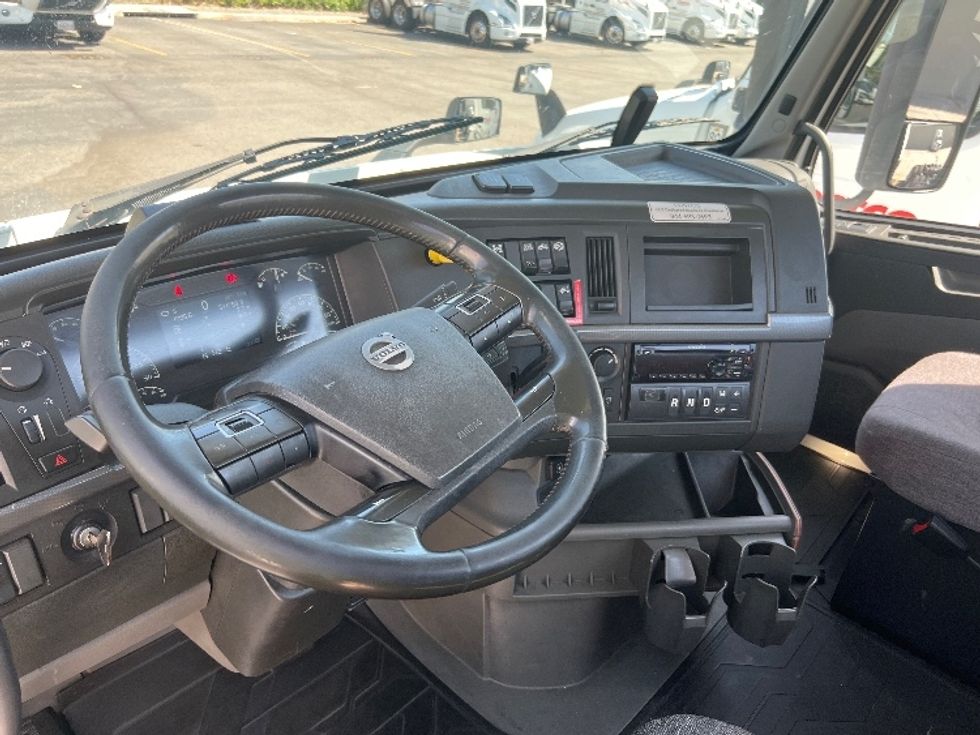 Day Cab Tractor-Heavy Duty Tractors-Volvo-2020-VNR64300-Fontana-CA-520,672\n\t\tmiles-$ 50,000 - Image 10