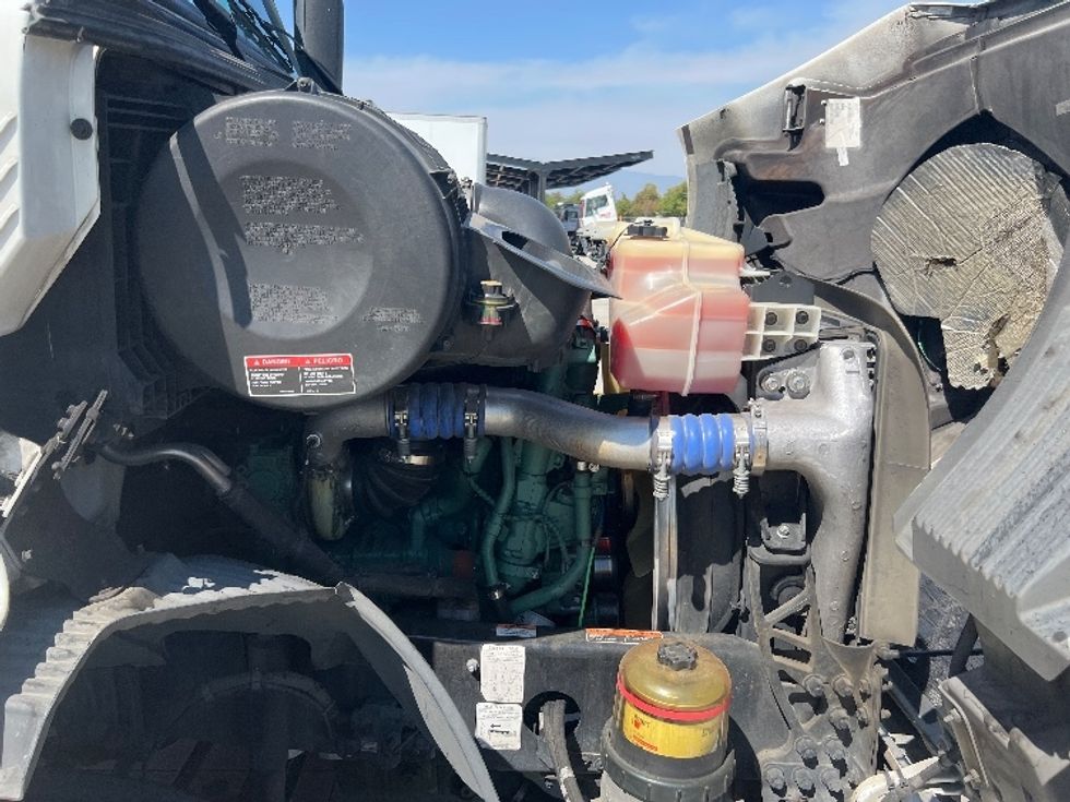 Day Cab Tractor-Heavy Duty Tractors-Volvo-2020-VNR64300-Fontana-CA-520,672\n\t\tmiles-$ 50,000 - Image 15