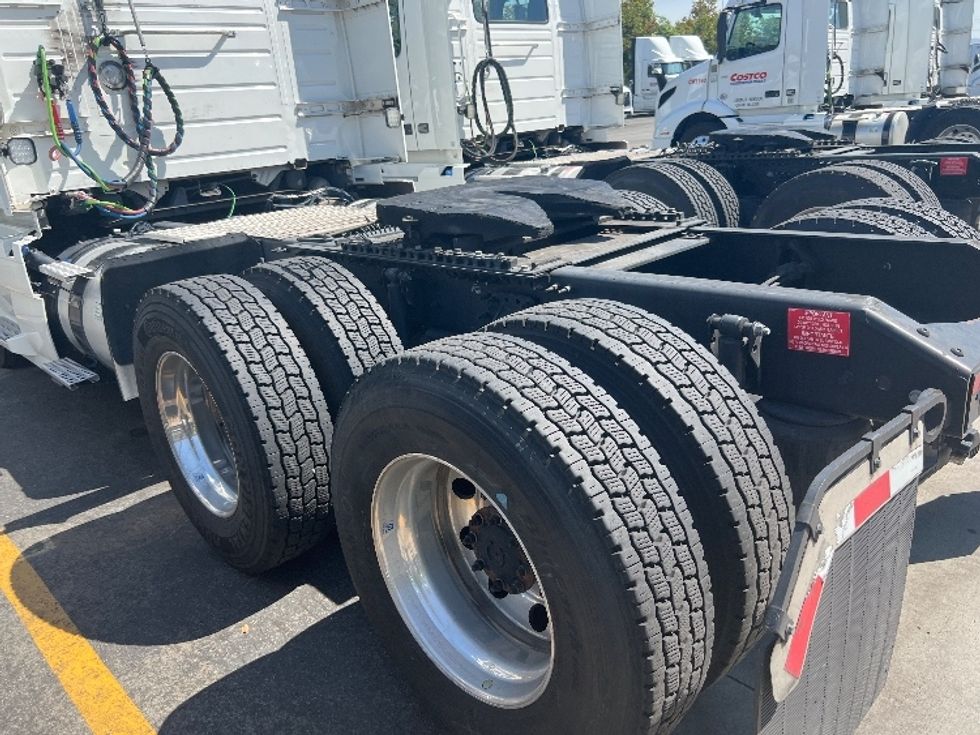 Day Cab Tractor-Heavy Duty Tractors-Volvo-2020-VNR64300-Fontana-CA-520,672\n\t\tmiles-$ 50,000 - Image 18