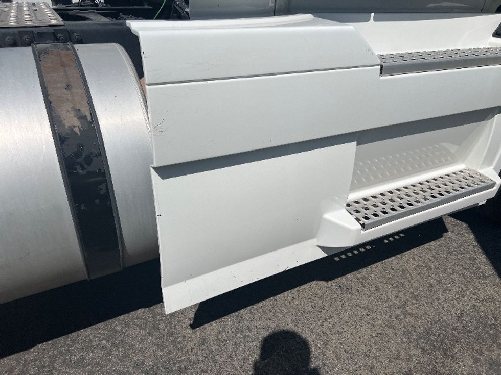 Day Cab Tractor-Heavy Duty Tractors-Volvo-2020-VNR64300-Fontana-CA-520,672\n\t\tmiles-$ 50,000 - Image 19