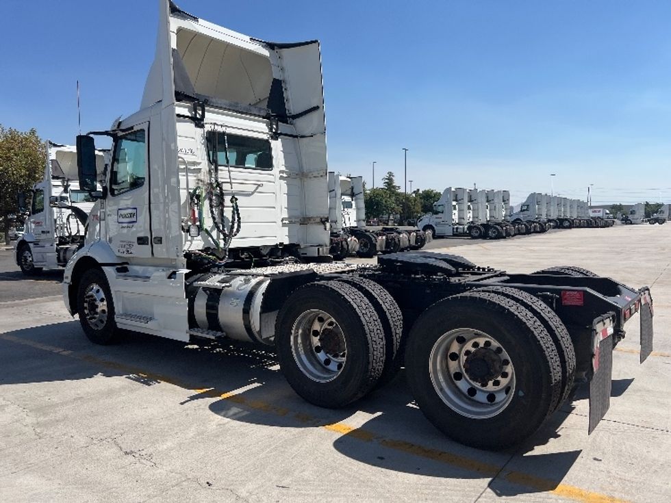 Day Cab Tractor-Heavy Duty Tractors-Volvo-2020-VNR64300-Fontana-CA-520,672\n\t\tmiles-$ 50,000 - Image 5