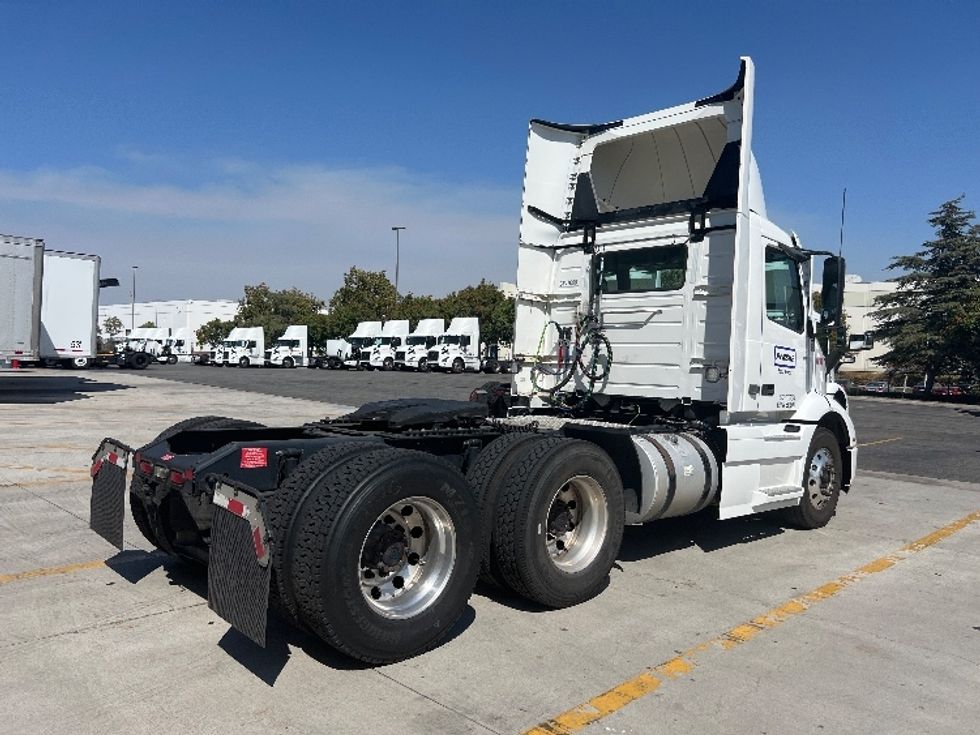 Day Cab Tractor-Heavy Duty Tractors-Volvo-2020-VNR64300-Fontana-CA-520,672\n\t\tmiles-$ 50,000 - Image 7