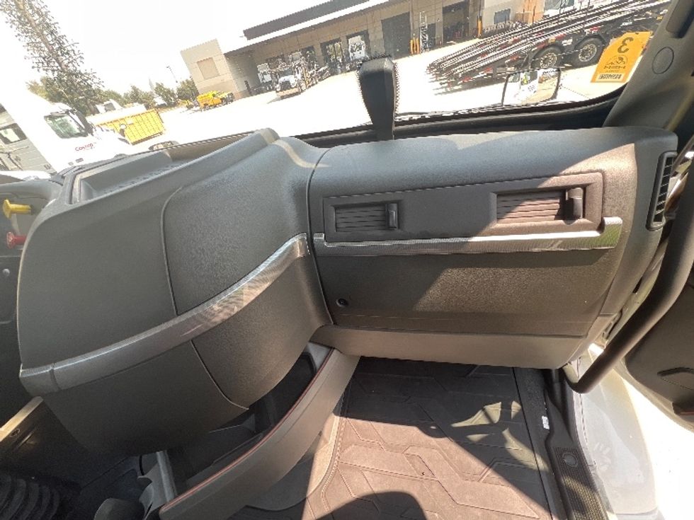 Day Cab Tractor-Heavy Duty Tractors-Volvo-2020-VNR64300-Fontana-CA-523,215\n\t\tmiles-$ 49,750 - Image 13
