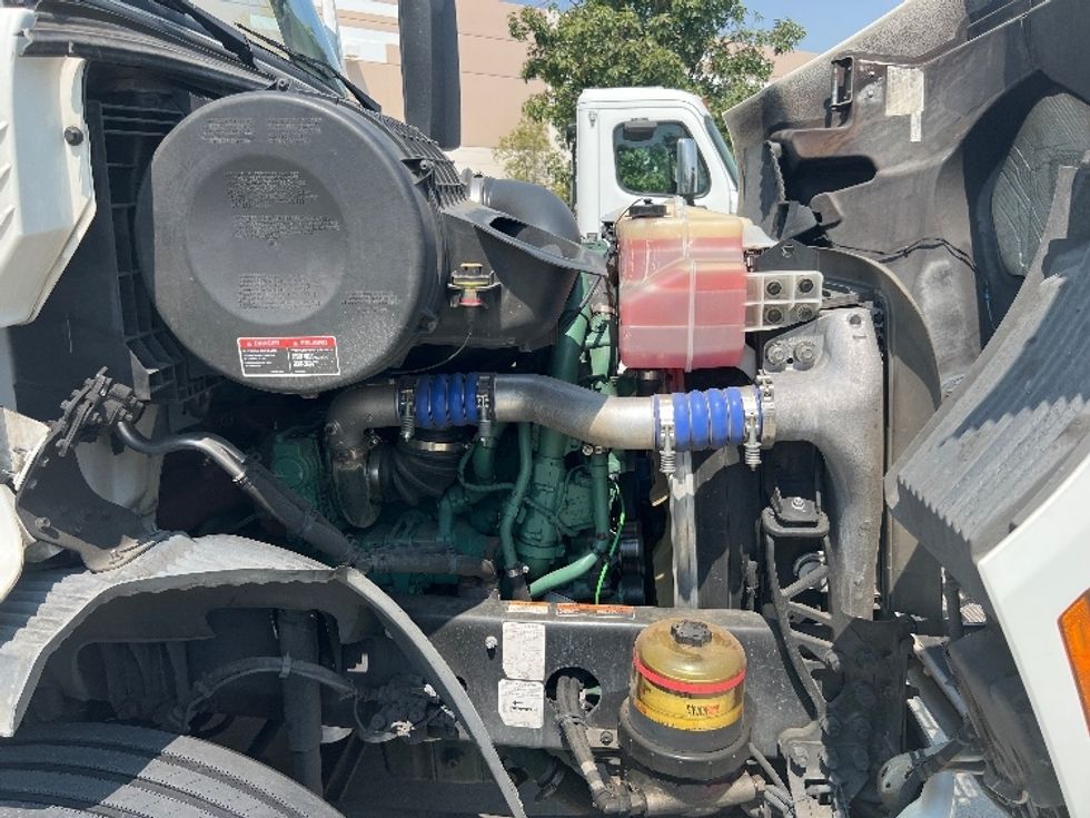 Day Cab Tractor-Heavy Duty Tractors-Volvo-2020-VNR64300-Fontana-CA-523,215\n\t\tmiles-$ 49,750 - Image 15