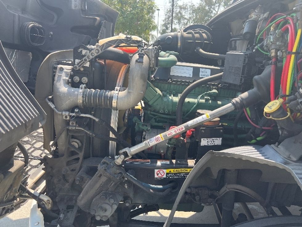 Day Cab Tractor-Heavy Duty Tractors-Volvo-2020-VNR64300-Fontana-CA-523,215\n\t\tmiles-$ 49,750 - Image 16