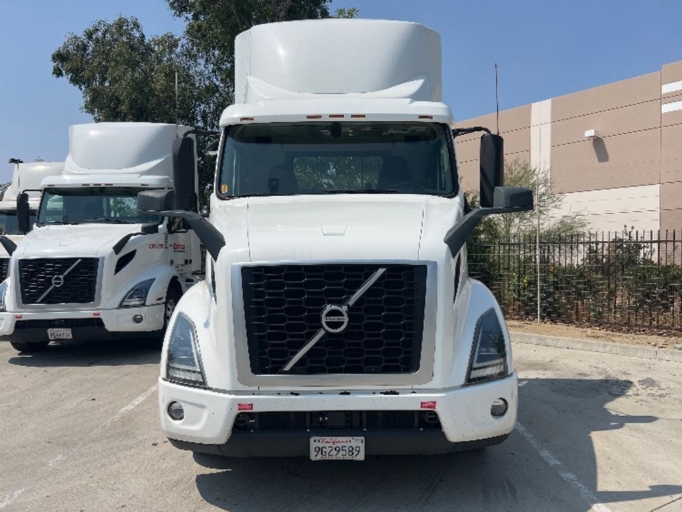 Day Cab Tractor-Heavy Duty Tractors-Volvo-2020-VNR64300-Fontana-CA-523,215\n\t\tmiles-$ 49,750 - Image 2
