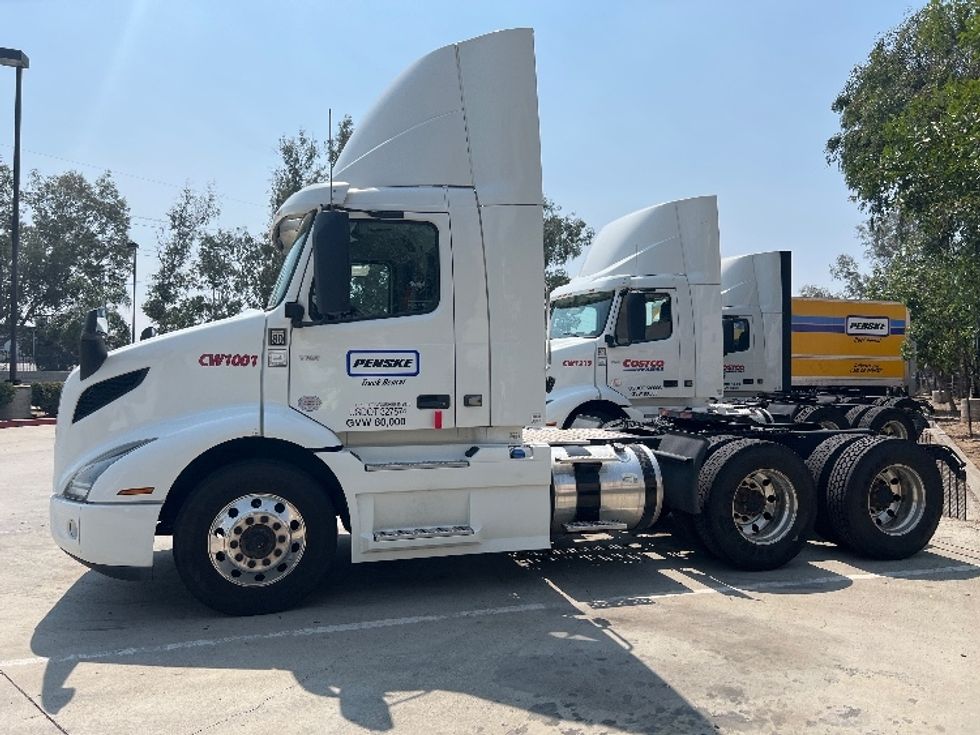 Day Cab Tractor-Heavy Duty Tractors-Volvo-2020-VNR64300-Fontana-CA-523,215\n\t\tmiles-$ 49,750 - Image 4