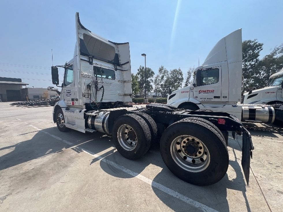 Day Cab Tractor-Heavy Duty Tractors-Volvo-2020-VNR64300-Fontana-CA-523,215\n\t\tmiles-$ 49,750 - Image 5