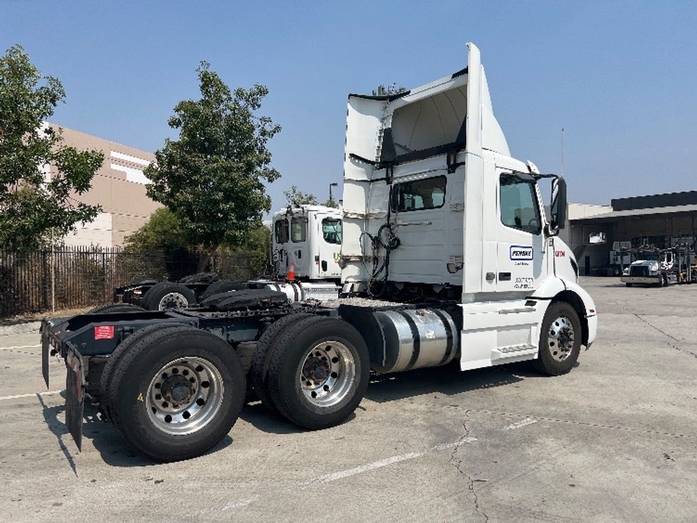 Day Cab Tractor-Heavy Duty Tractors-Volvo-2020-VNR64300-Fontana-CA-523,215\n\t\tmiles-$ 49,750 - Image 7