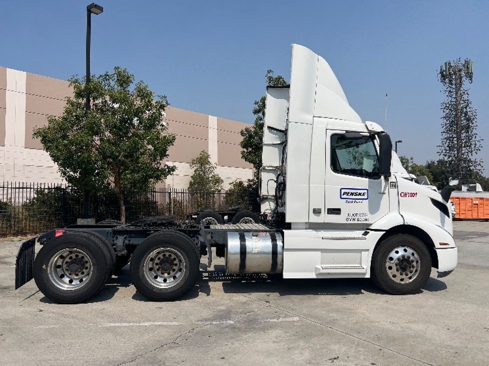 Day Cab Tractor-Heavy Duty Tractors-Volvo-2020-VNR64300-Fontana-CA-523,215\n\t\tmiles-$ 49,750 - Image 8