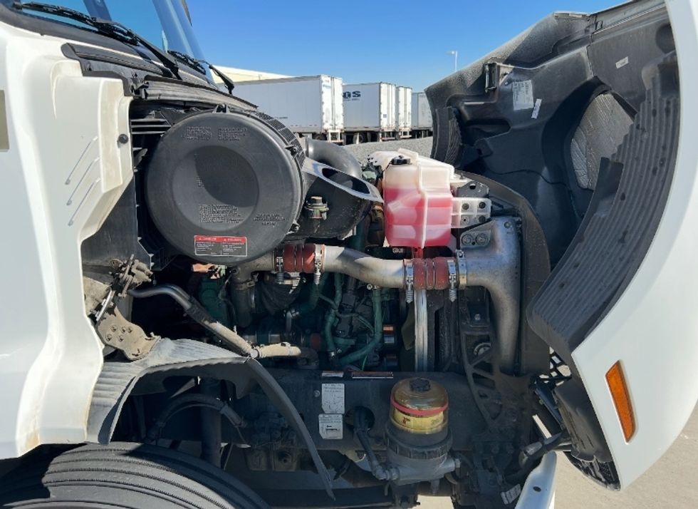 Day Cab Tractor-Heavy Duty Tractors-Volvo-2020-VNR64300-Fontana-CA-527,732\n\t\tmiles-$ 49,250 - Image 15