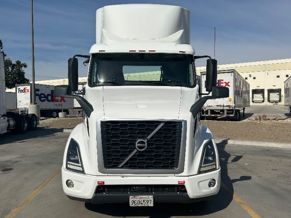 Day Cab Tractor-Heavy Duty Tractors-Volvo-2020-VNR64300-Fontana-CA-527,732\n\t\tmiles-$ 49,250 - Image 2