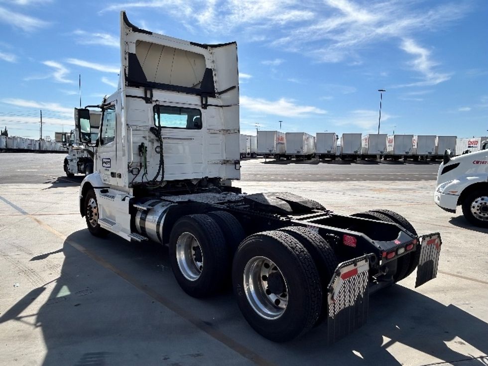 Day Cab Tractor-Heavy Duty Tractors-Volvo-2020-VNR64300-Fontana-CA-527,732\n\t\tmiles-$ 49,250 - Image 5