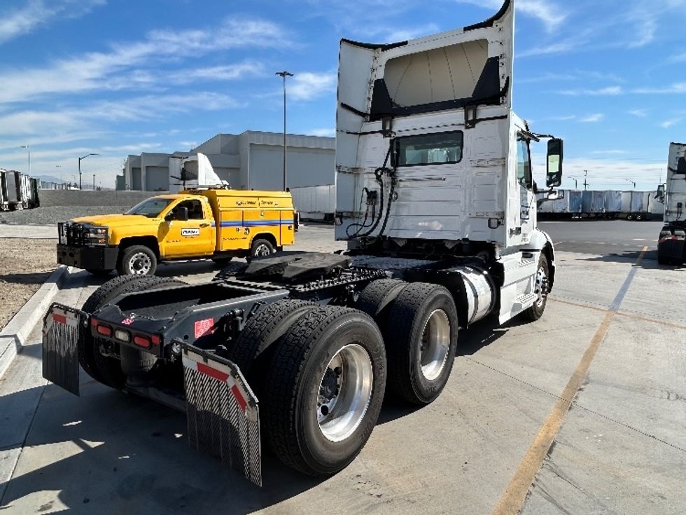 Day Cab Tractor-Heavy Duty Tractors-Volvo-2020-VNR64300-Fontana-CA-527,732\n\t\tmiles-$ 49,250 - Image 7