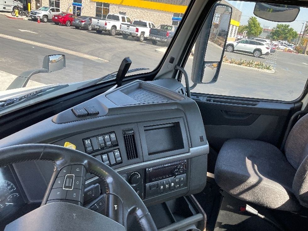 Day Cab Tractor-Heavy Duty Tractors-Volvo-2020-VNR64300-Fontana-CA-532,123\n\t\tmiles-$ 40,750 - Image 10