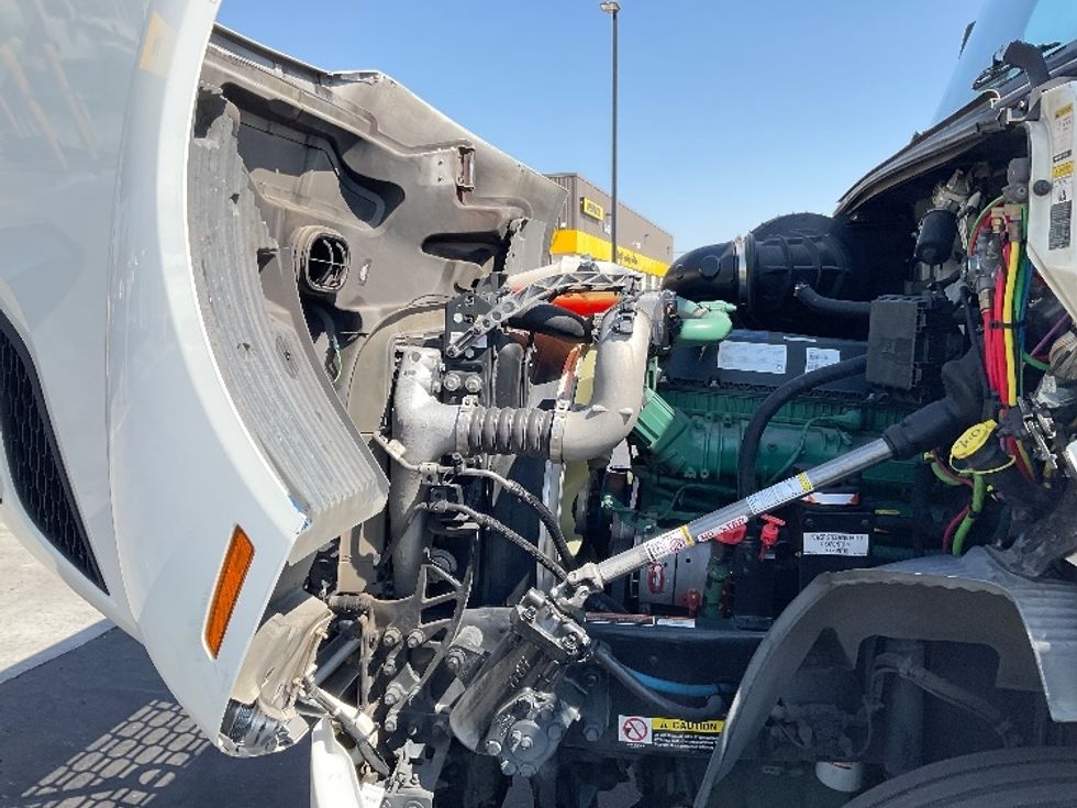 Day Cab Tractor-Heavy Duty Tractors-Volvo-2020-VNR64300-Fontana-CA-532,123\n\t\tmiles-$ 40,750 - Image 15
