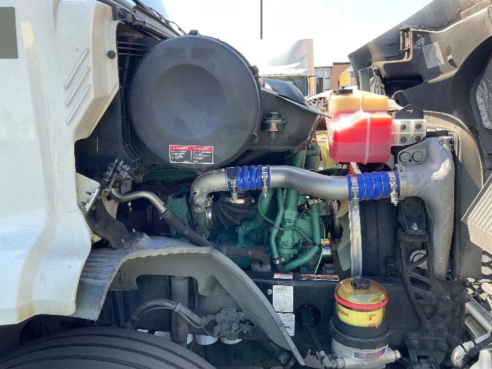 Day Cab Tractor-Heavy Duty Tractors-Volvo-2020-VNR64300-Fontana-CA-532,123\n\t\tmiles-$ 40,750 - Image 16