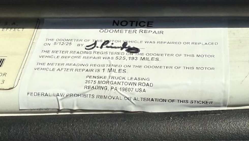 Day Cab Tractor-Heavy Duty Tractors-Volvo-2020-VNR64300-Fontana-CA-532,123\n\t\tmiles-$ 40,750 - Image 17