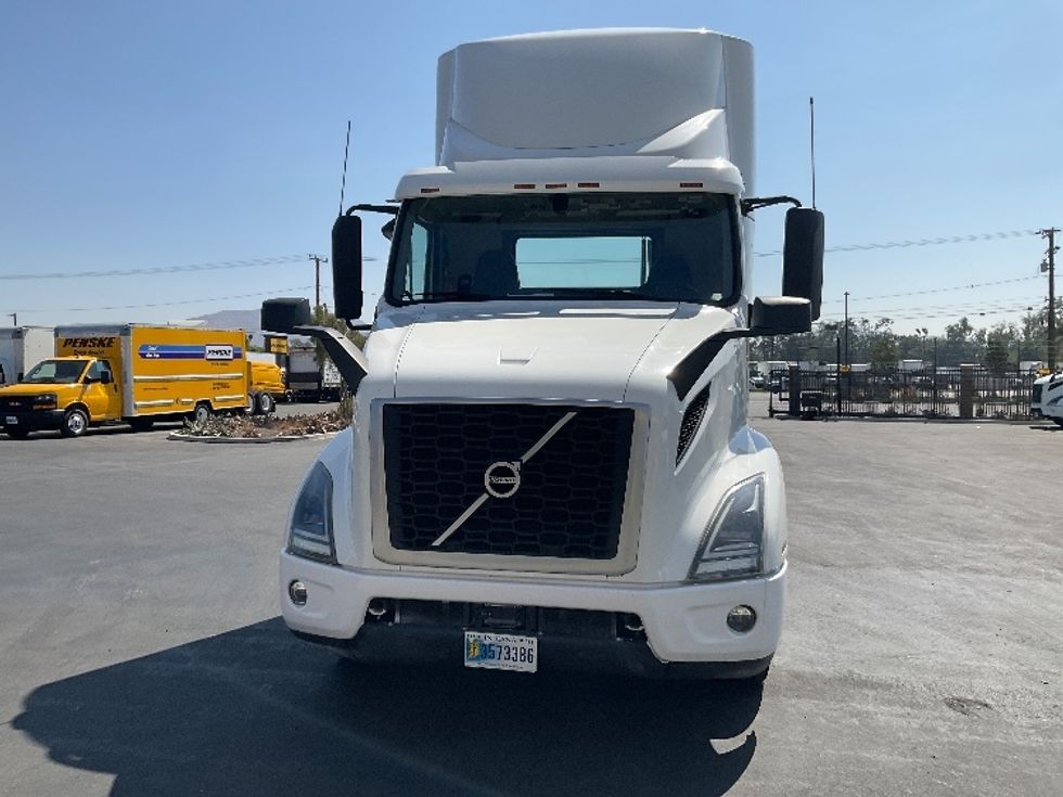 Day Cab Tractor-Heavy Duty Tractors-Volvo-2020-VNR64300-Fontana-CA-532,123\n\t\tmiles-$ 40,750 - Image 2