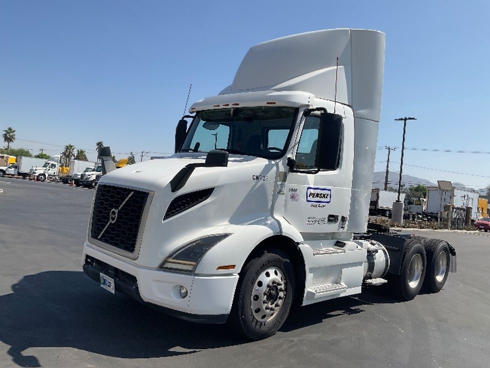 Day Cab Tractor-Heavy Duty Tractors-Volvo-2020-VNR64300-Fontana-CA-532,123\n\t\tmiles-$ 40,750 - Image 3