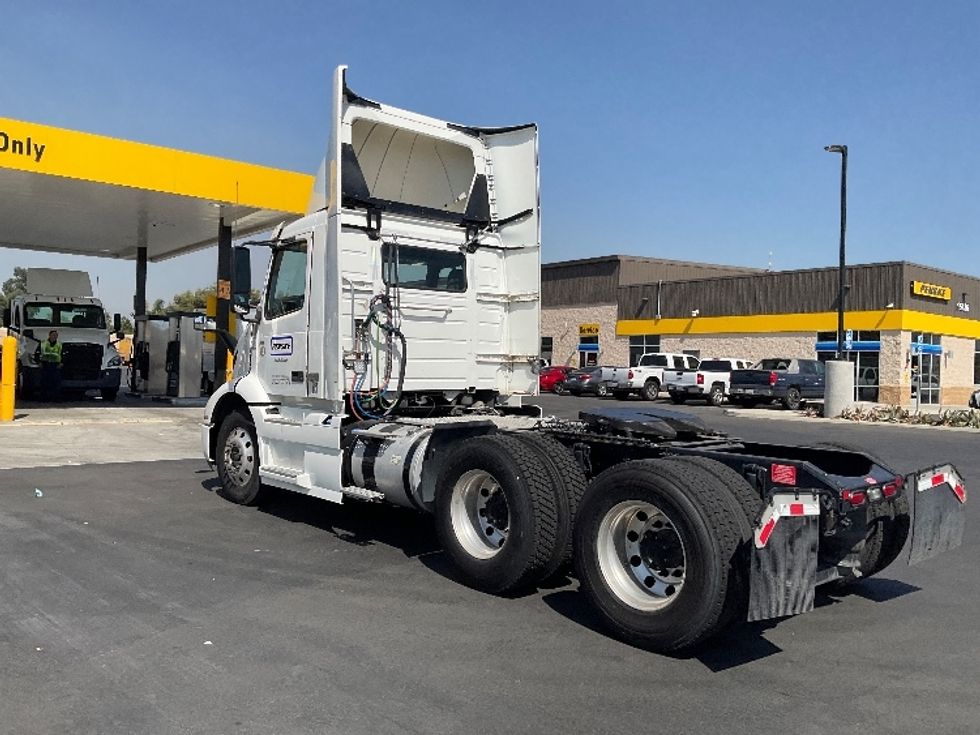 Day Cab Tractor-Heavy Duty Tractors-Volvo-2020-VNR64300-Fontana-CA-532,123\n\t\tmiles-$ 40,750 - Image 5