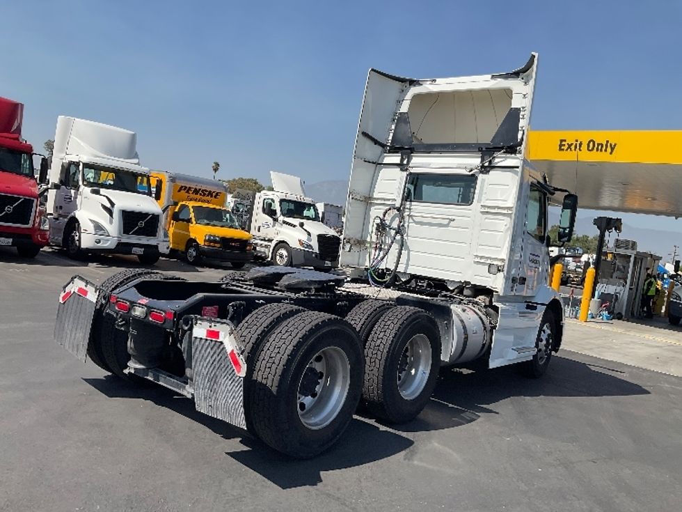Day Cab Tractor-Heavy Duty Tractors-Volvo-2020-VNR64300-Fontana-CA-532,123\n\t\tmiles-$ 40,750 - Image 7