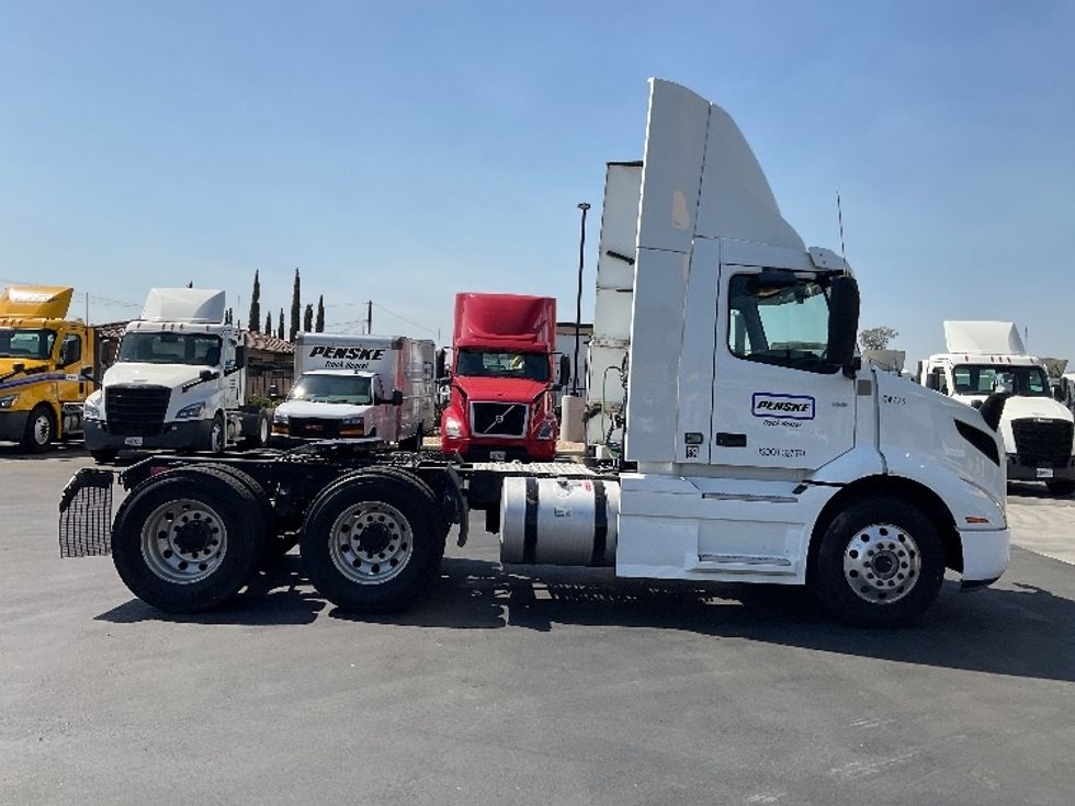 Day Cab Tractor-Heavy Duty Tractors-Volvo-2020-VNR64300-Fontana-CA-532,123\n\t\tmiles-$ 40,750 - Image 8