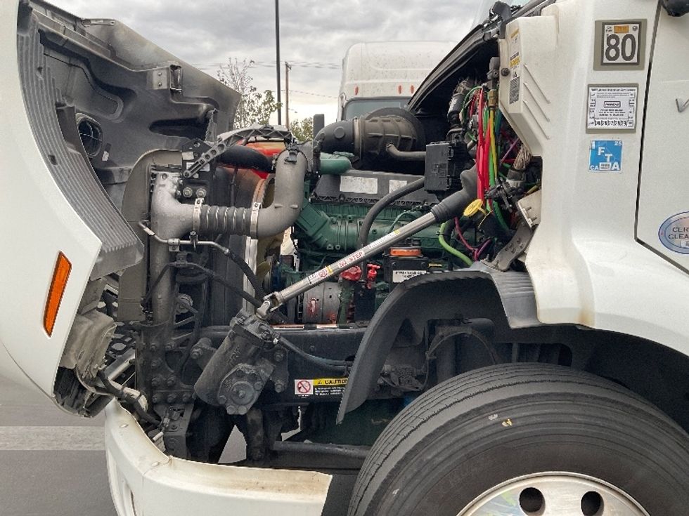 Day Cab Tractor-Heavy Duty Tractors-Volvo-2020-VNR64300-Fontana-CA-537,134\n\t\tmiles-$ 36,000 - Image 16