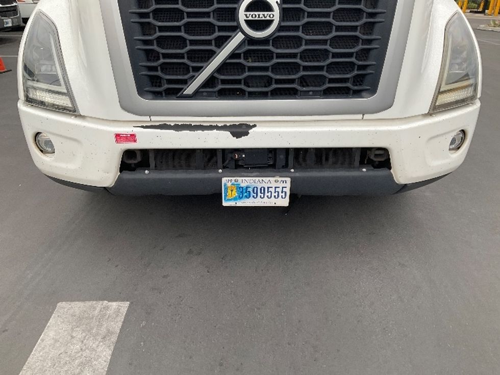 Day Cab Tractor-Heavy Duty Tractors-Volvo-2020-VNR64300-Fontana-CA-537,134\n\t\tmiles-$ 36,000 - Image 17