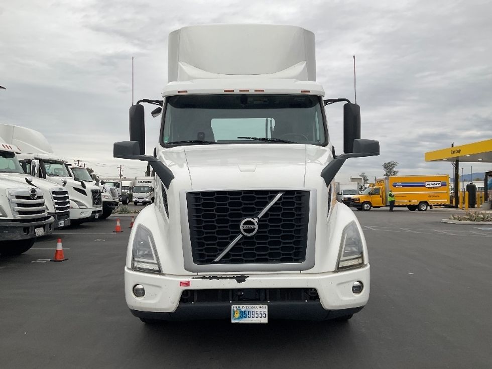 Day Cab Tractor-Heavy Duty Tractors-Volvo-2020-VNR64300-Fontana-CA-537,134\n\t\tmiles-$ 36,000 - Image 2