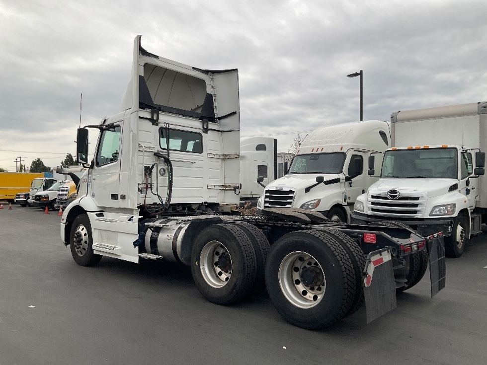 Day Cab Tractor-Heavy Duty Tractors-Volvo-2020-VNR64300-Fontana-CA-537,134\n\t\tmiles-$ 36,000 - Image 5