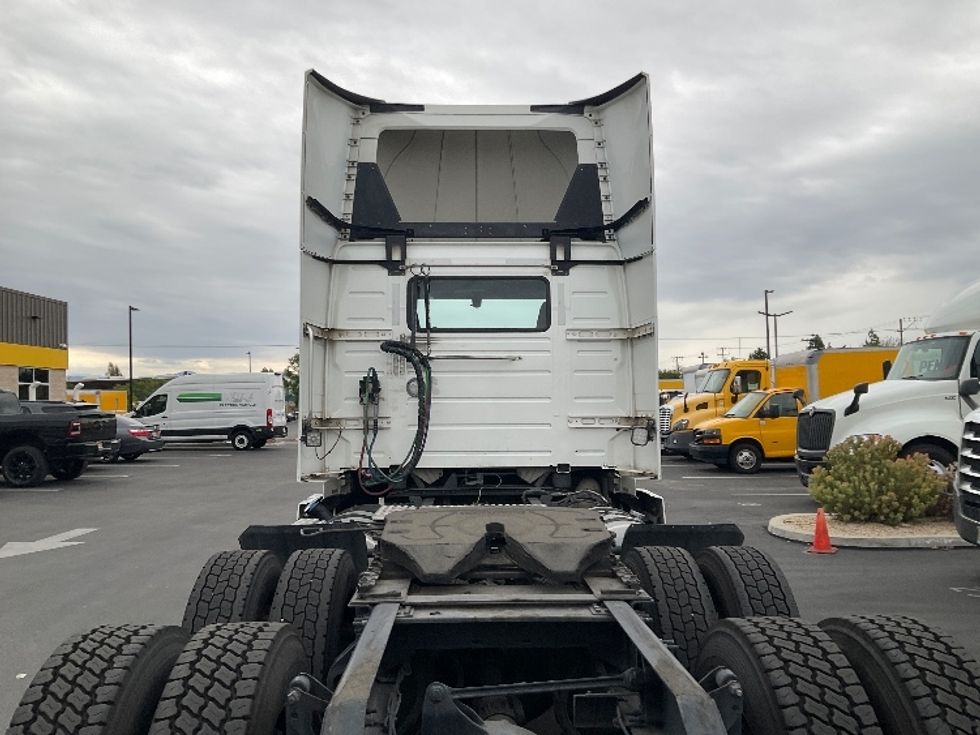 Day Cab Tractor-Heavy Duty Tractors-Volvo-2020-VNR64300-Fontana-CA-537,134\n\t\tmiles-$ 36,000 - Image 6