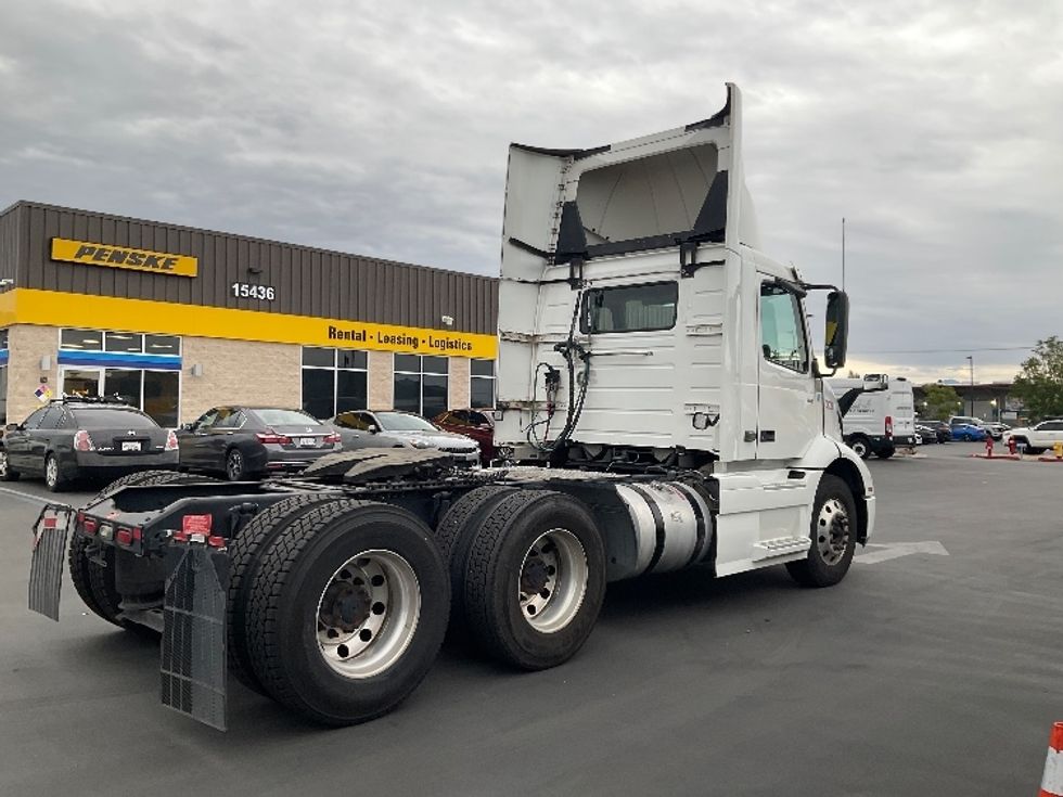 Day Cab Tractor-Heavy Duty Tractors-Volvo-2020-VNR64300-Fontana-CA-537,134\n\t\tmiles-$ 36,000 - Image 7